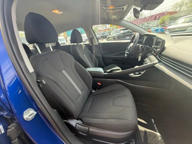 Used 2021 Hyundai Elantra SE FWD image 12