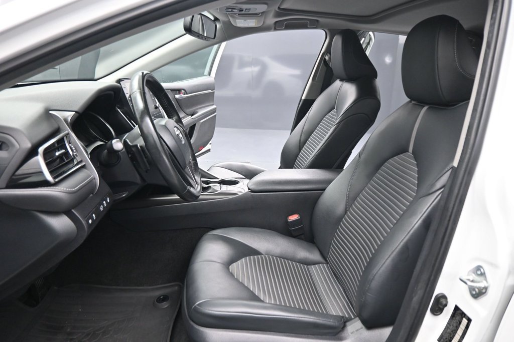 Used 2023 Toyota Camry SE w/ Cold Weather Package FWD image 9