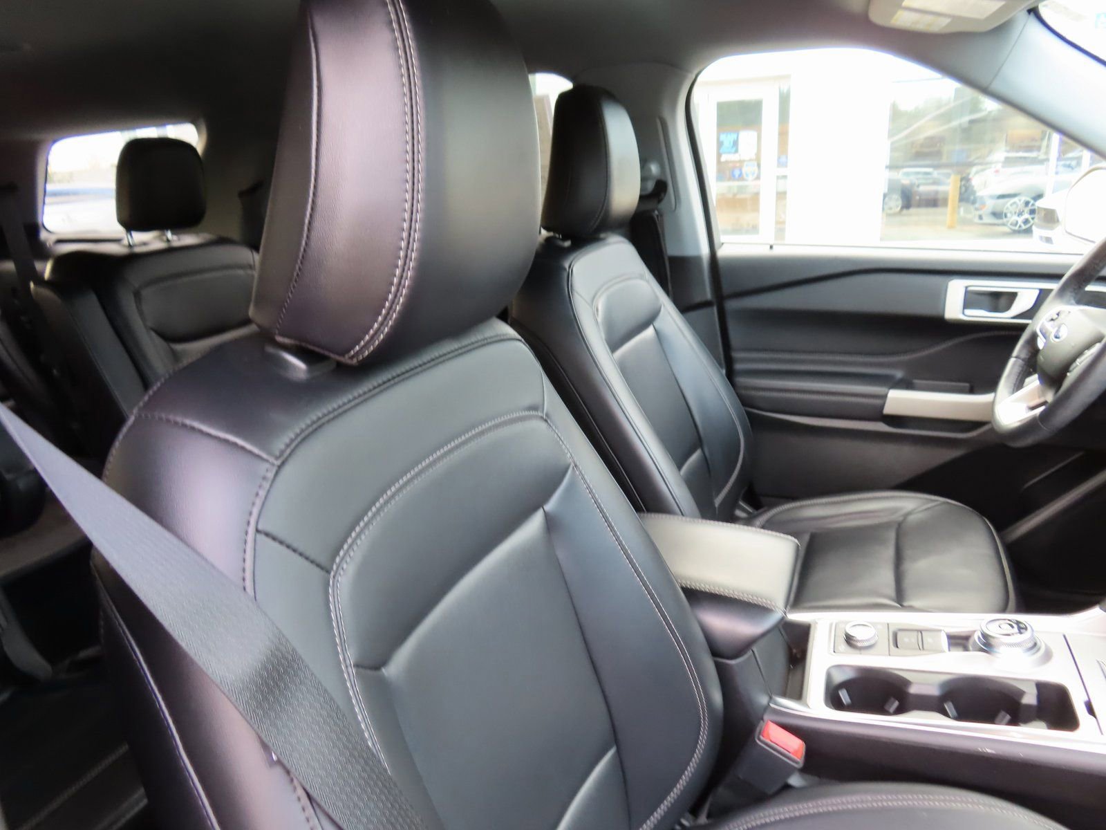 Certified 2023 Ford Explorer XLT w/ Equipment Group 202A image 33