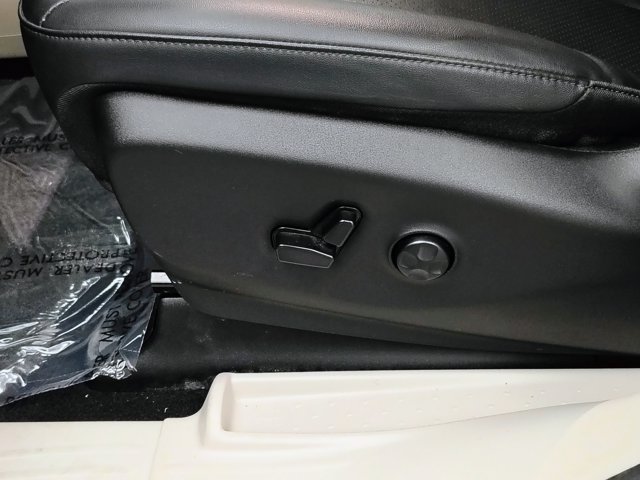 Used 2024 Chrysler Pacifica Touring-L FWD image 21