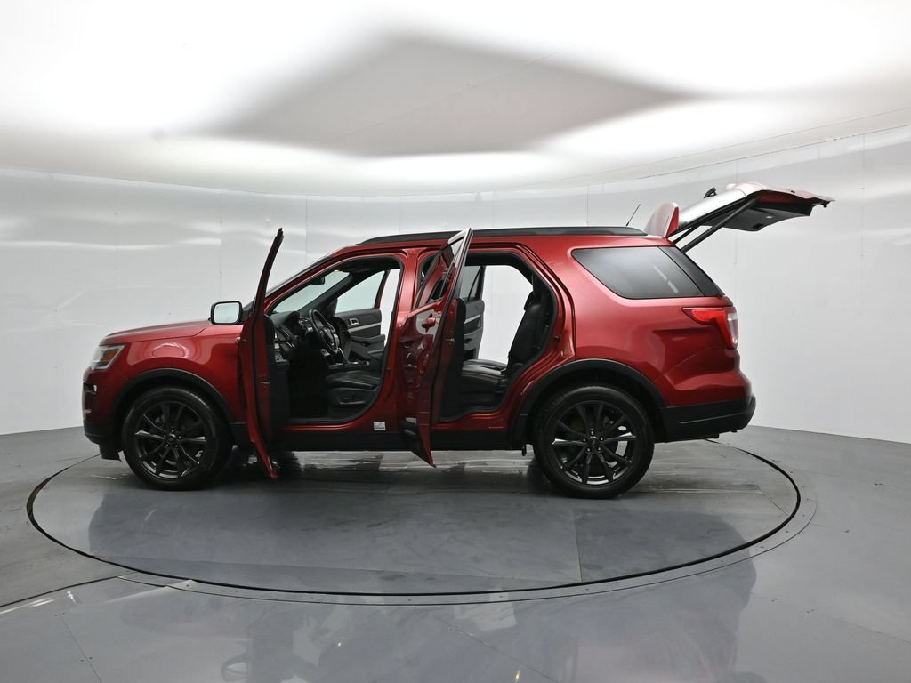 Certified 2019 Ford Explorer XLT w/ Equipment Group 202A FWD image 36