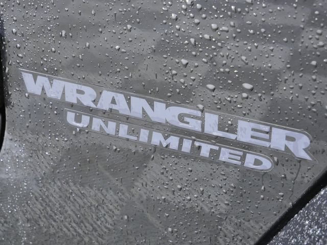 Used 2017 Jeep Wrangler Unlimited Sahara AWD/4WD image 10