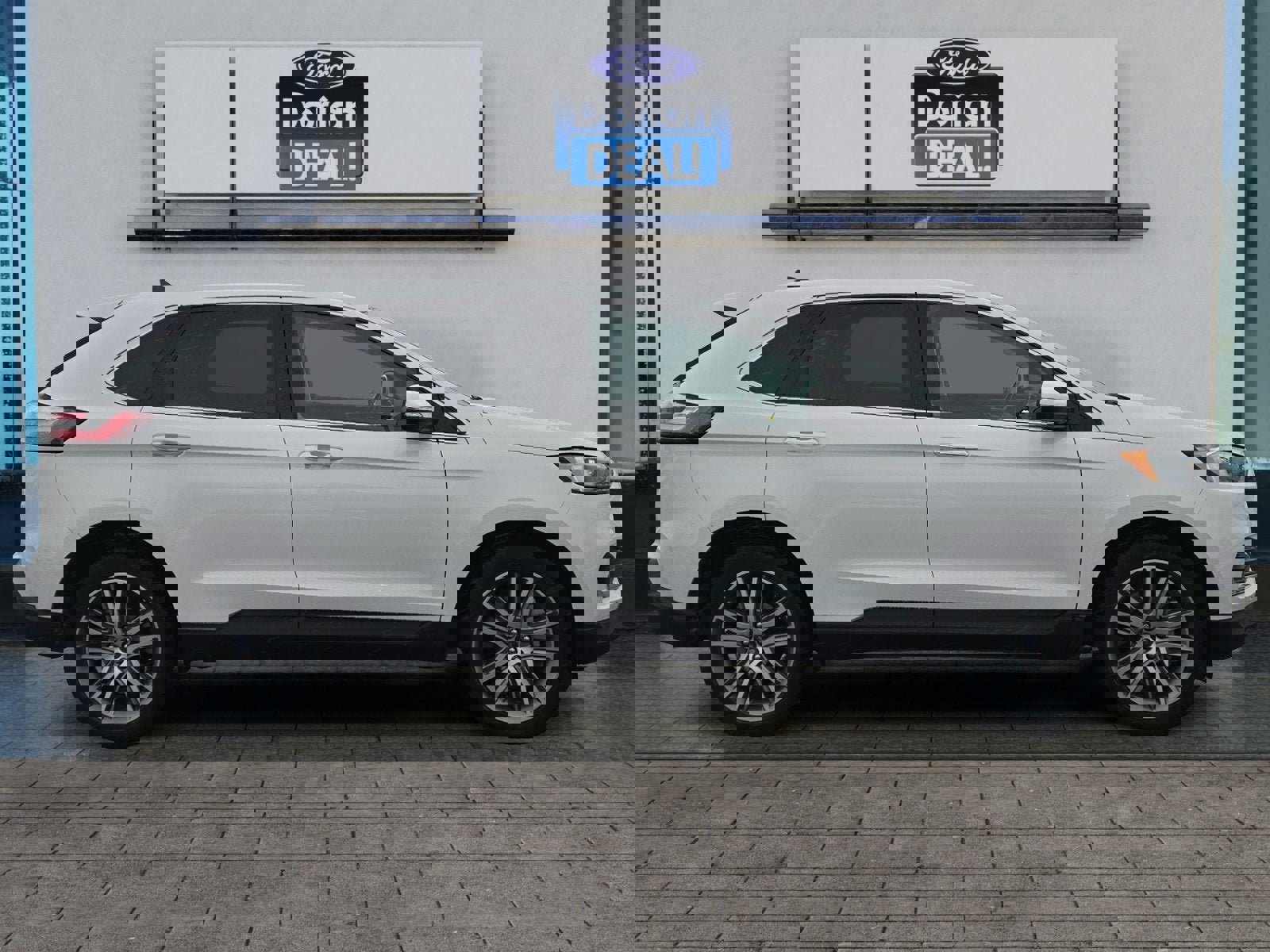 Certified 2022 Ford Edge Titanium w/ Class II Trailer Tow Package image 6