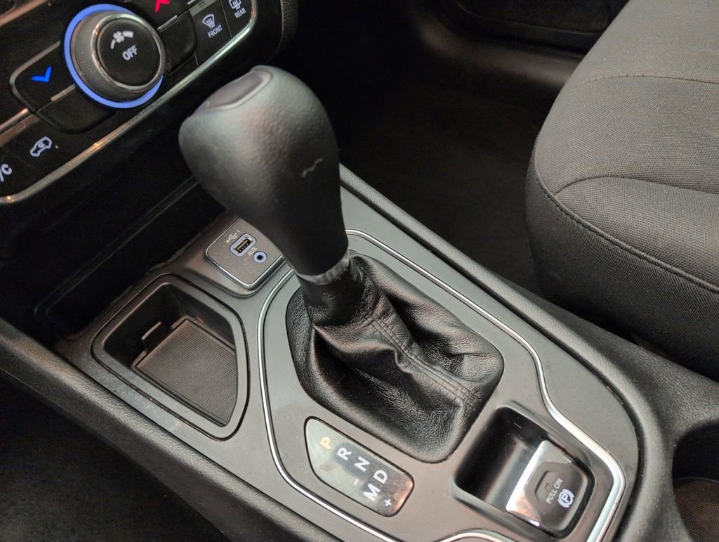 Used 2019 Jeep Cherokee Latitude w/ Popular Appearance Group FWD image 29