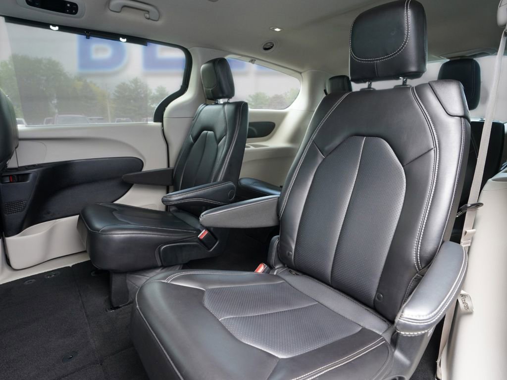 Used 2023 Chrysler Pacifica Touring-L FWD image 20