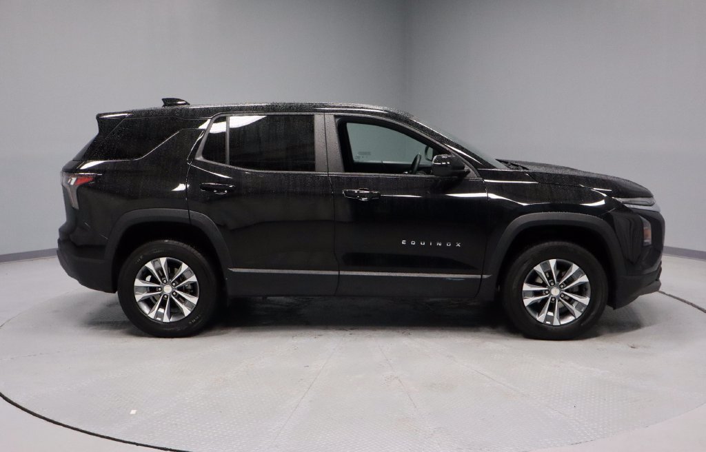 Used 2025 Chevrolet Equinox LT FWD image 12