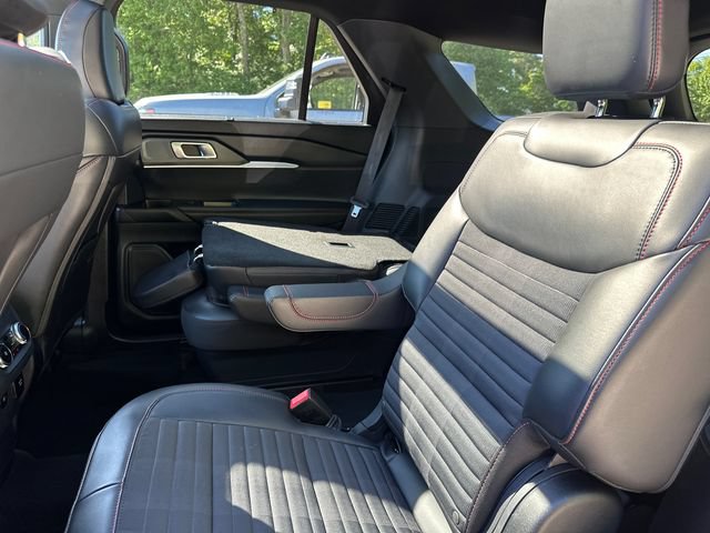 Certified 2025 Ford Explorer ST-Line w/ Premium Package AWD/4WD image 19