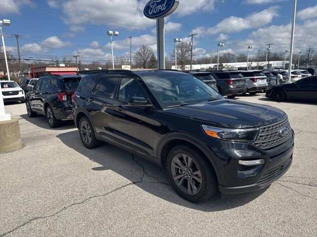 Certified 2023 Ford Explorer XLT w/ Equipment Group 202A image 3