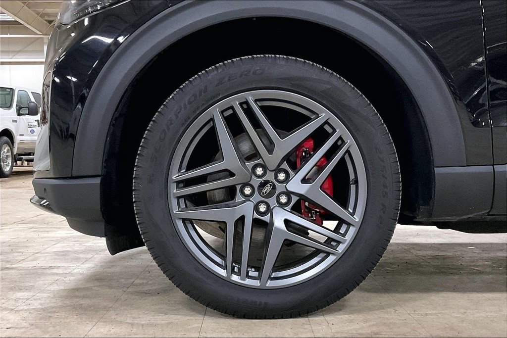 Certified 2025 Ford Explorer ST-Line w/ ST-Line Street Pack AWD/4WD image 9