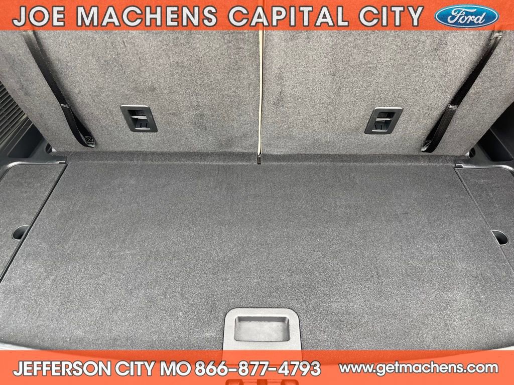 Certified 2022 Ford Explorer XLT w/ Equipment Group 202A image 10