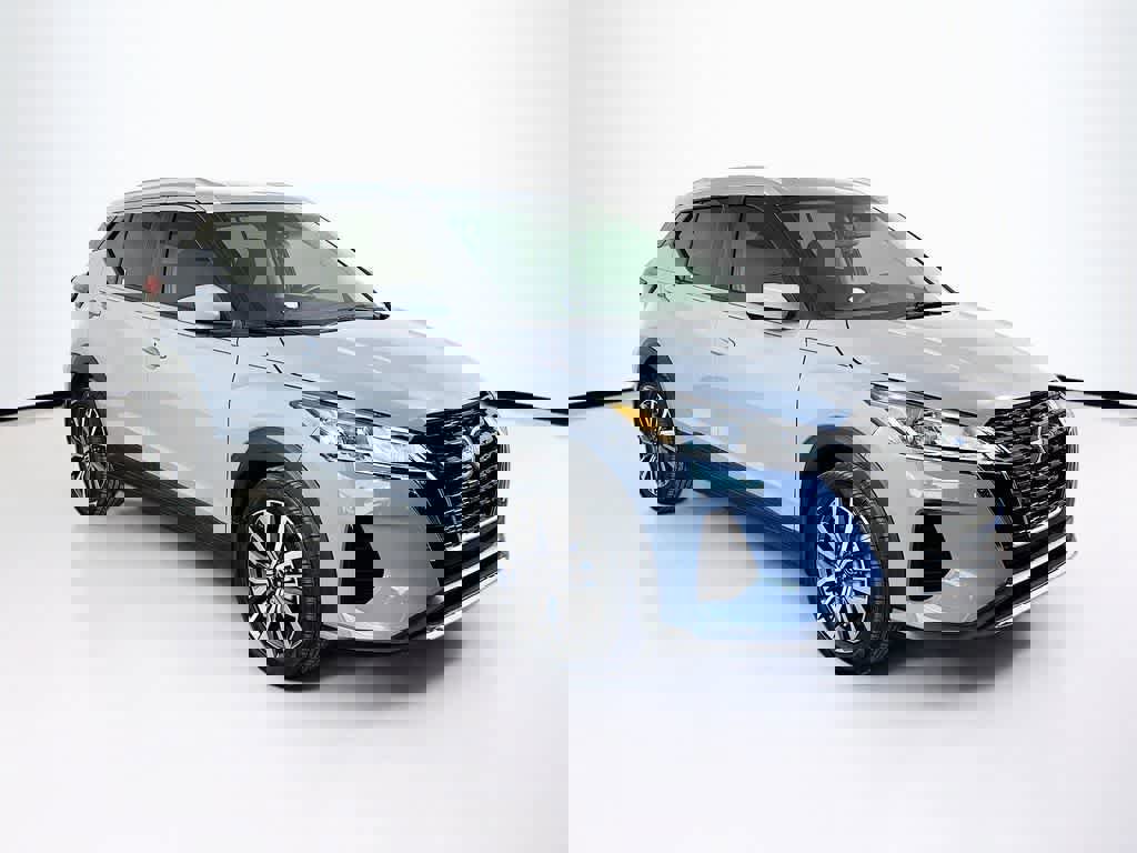 Used 2023 Nissan Kicks SV image 7