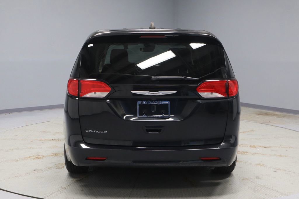 Used 2023 Chrysler Voyager LX FWD image 10