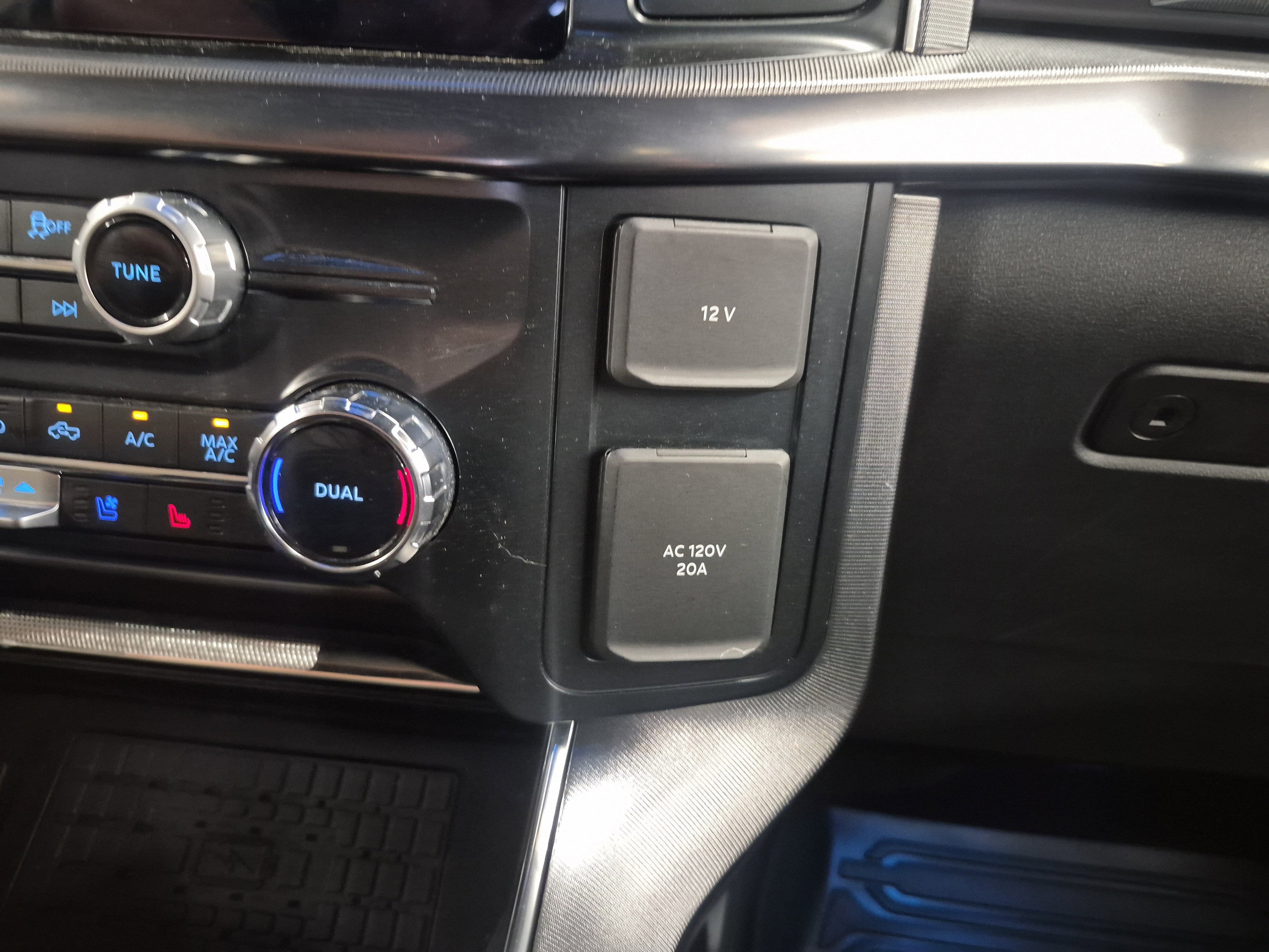 Certified 2025 Ford F150 Platinum AWD/4WD image 38