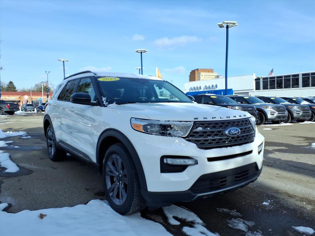 Certified 2023 Ford Explorer XLT w/ Equipment Group 202A image 3