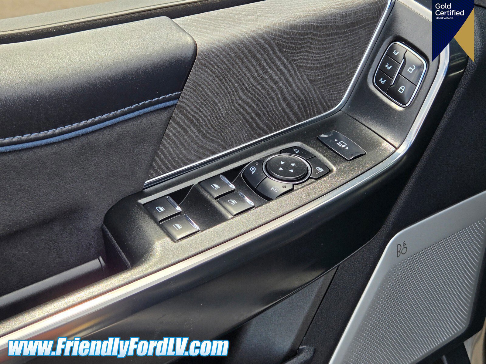 Certified 2025 Ford F350 Platinum w/ FX4 Off-Road Package image 17