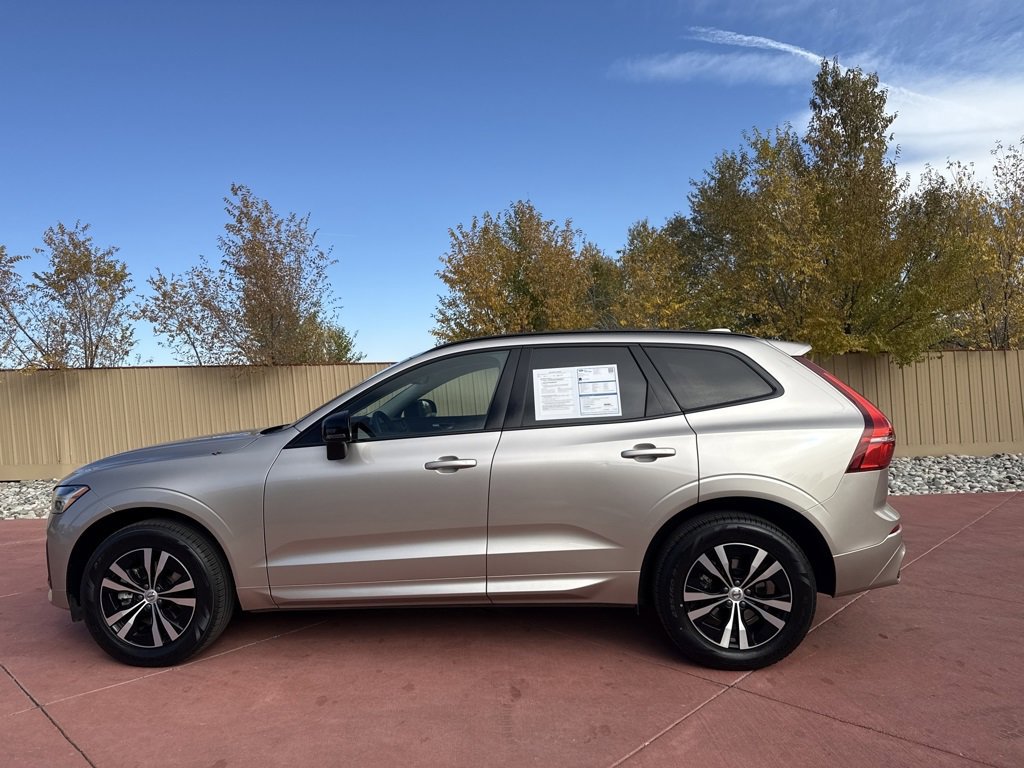 Used 2025 Volvo XC60 B5 Core image 2