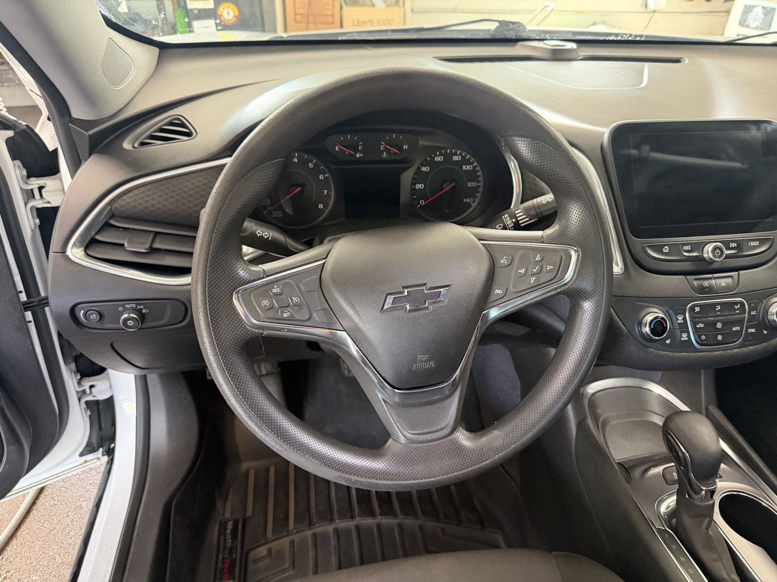Used 2021 Chevrolet Malibu LT FWD image 12