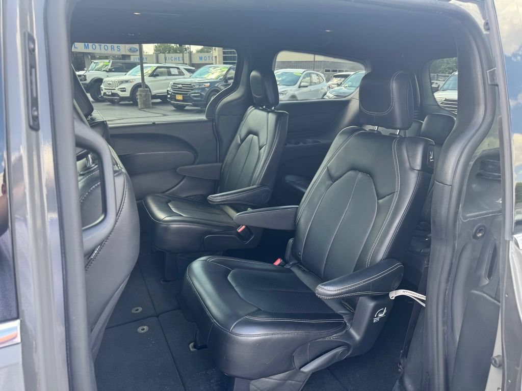 Used 2025 Chrysler Pacifica Select FWD image 19