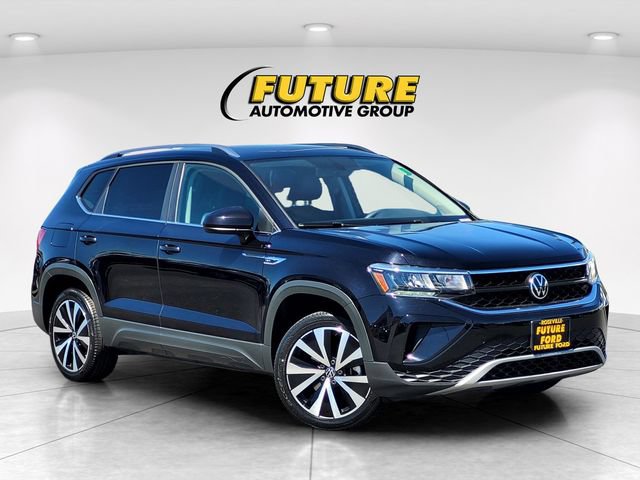 Used 2022 Volkswagen Taos SE w/ Panoramic Sunroof Package FWD image 1
