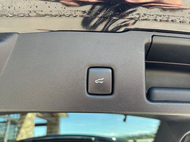 Certified 2025 Ford Escape Platinum AWD/4WD image 11
