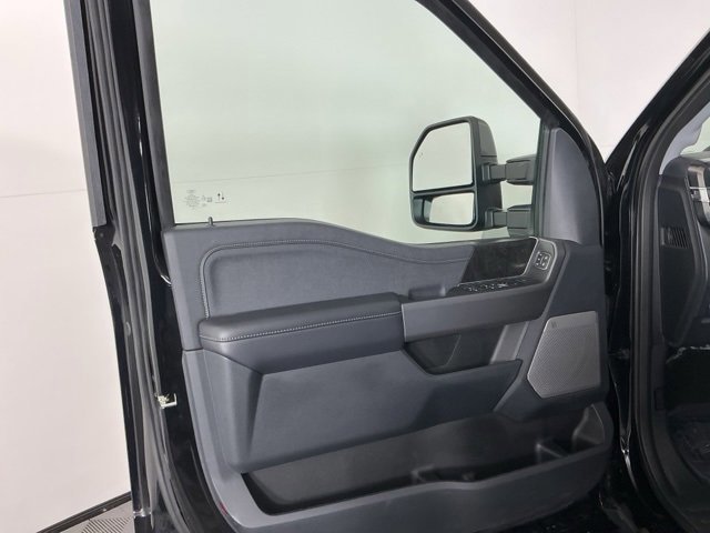 Certified 2025 Ford F350 Lariat w/ Black Appearance Package image 14