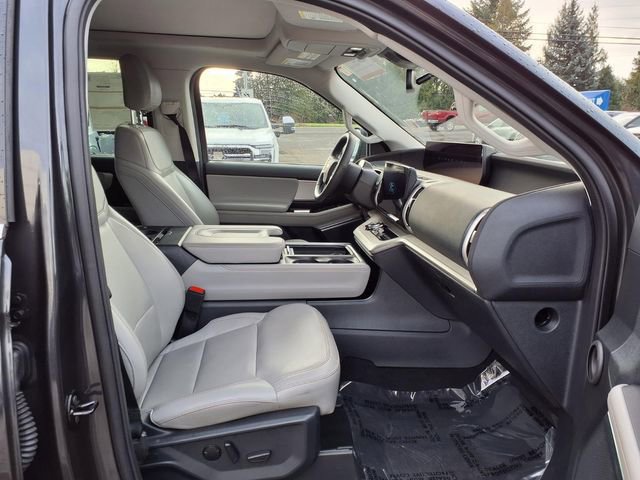 Certified 2025 Ford Expedition Active AWD/4WD image 6
