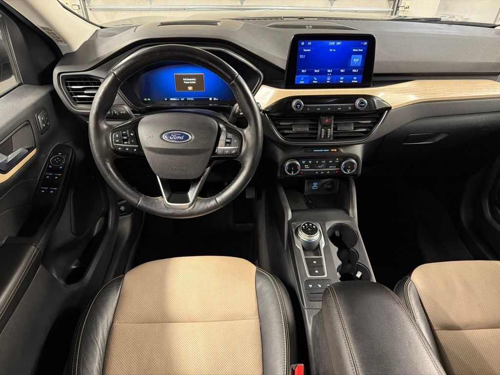 Certified 2022 Ford Escape Titanium w/ Titanium Elite Package AWD/4WD image 8