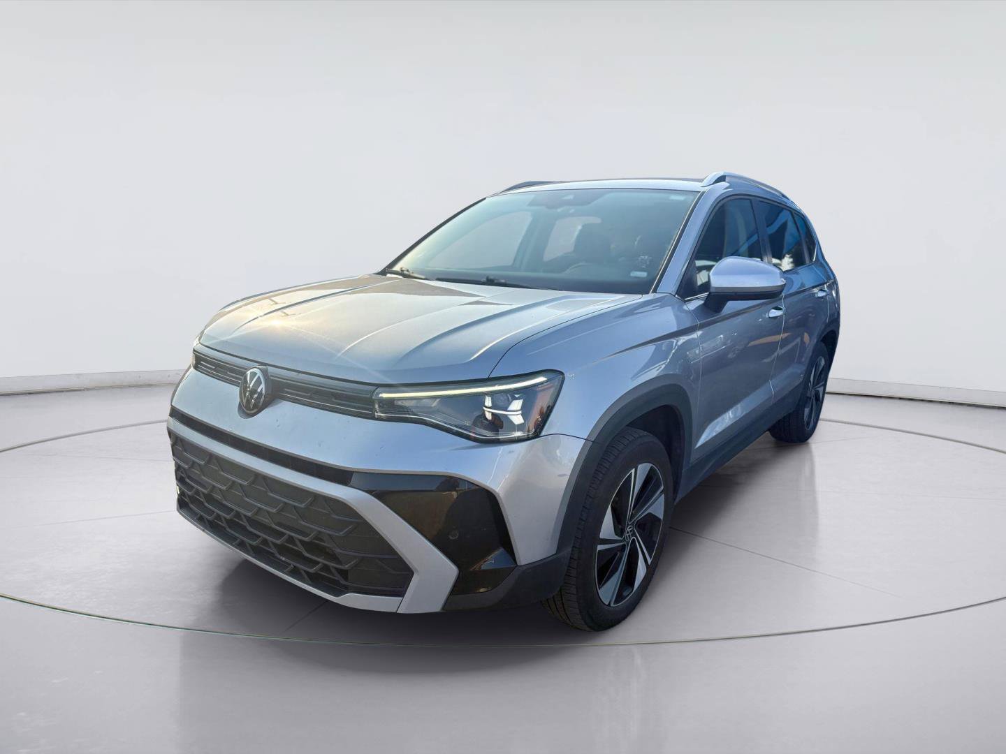 Used 2025 Volkswagen Taos SE AWD/4WD image 5