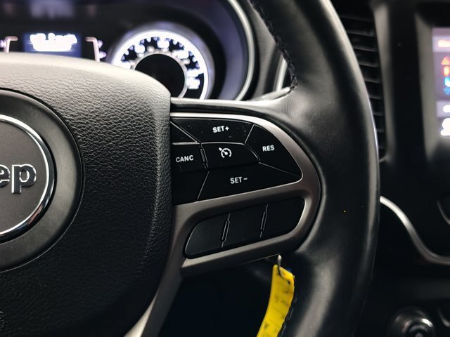 Used 2019 Jeep Cherokee Latitude w/ Cold Weather Group AWD/4WD image 33