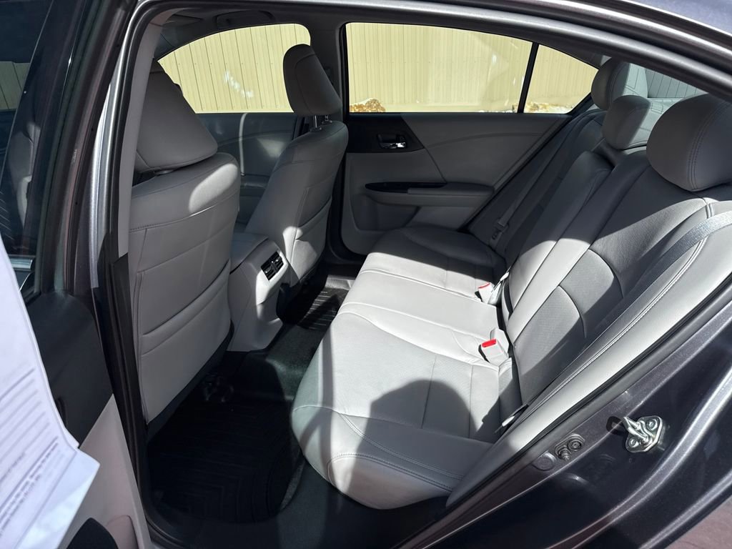 Used 2017 Honda Accord Touring image 18