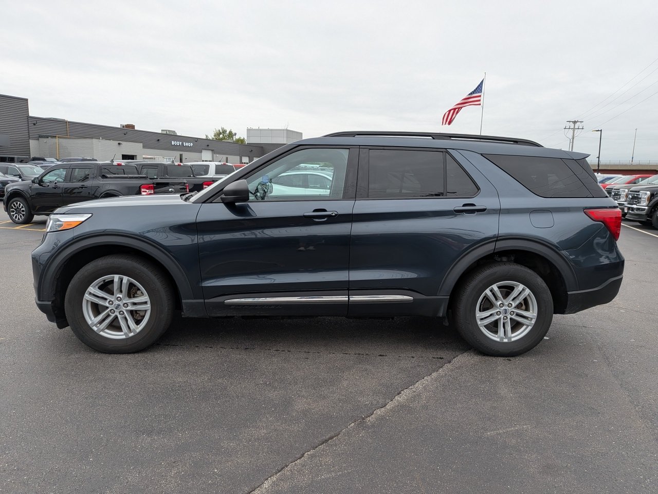 Certified 2023 Ford Explorer XLT w/ Equipment Group 202A AWD/4WD image 7
