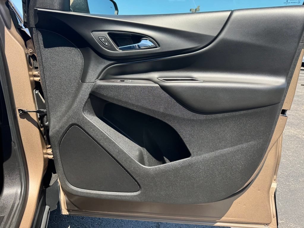 Used 2019 Chevrolet Equinox LT w/ Driver Convenience Package FWD image 24
