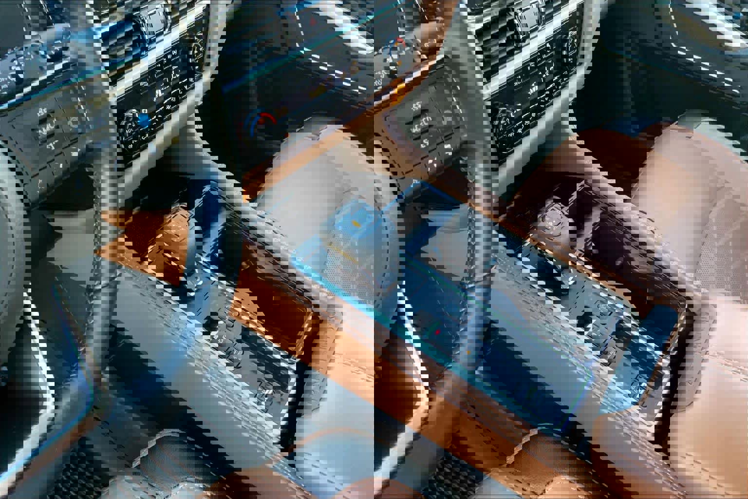 Used 2024 Nissan Pathfinder Platinum w/ Cargo Package image 15