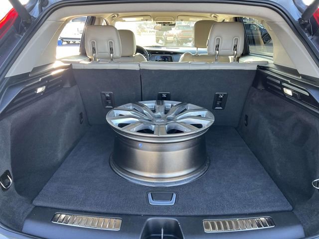 Used 2023 Cadillac XT4 Premium Luxury image 9