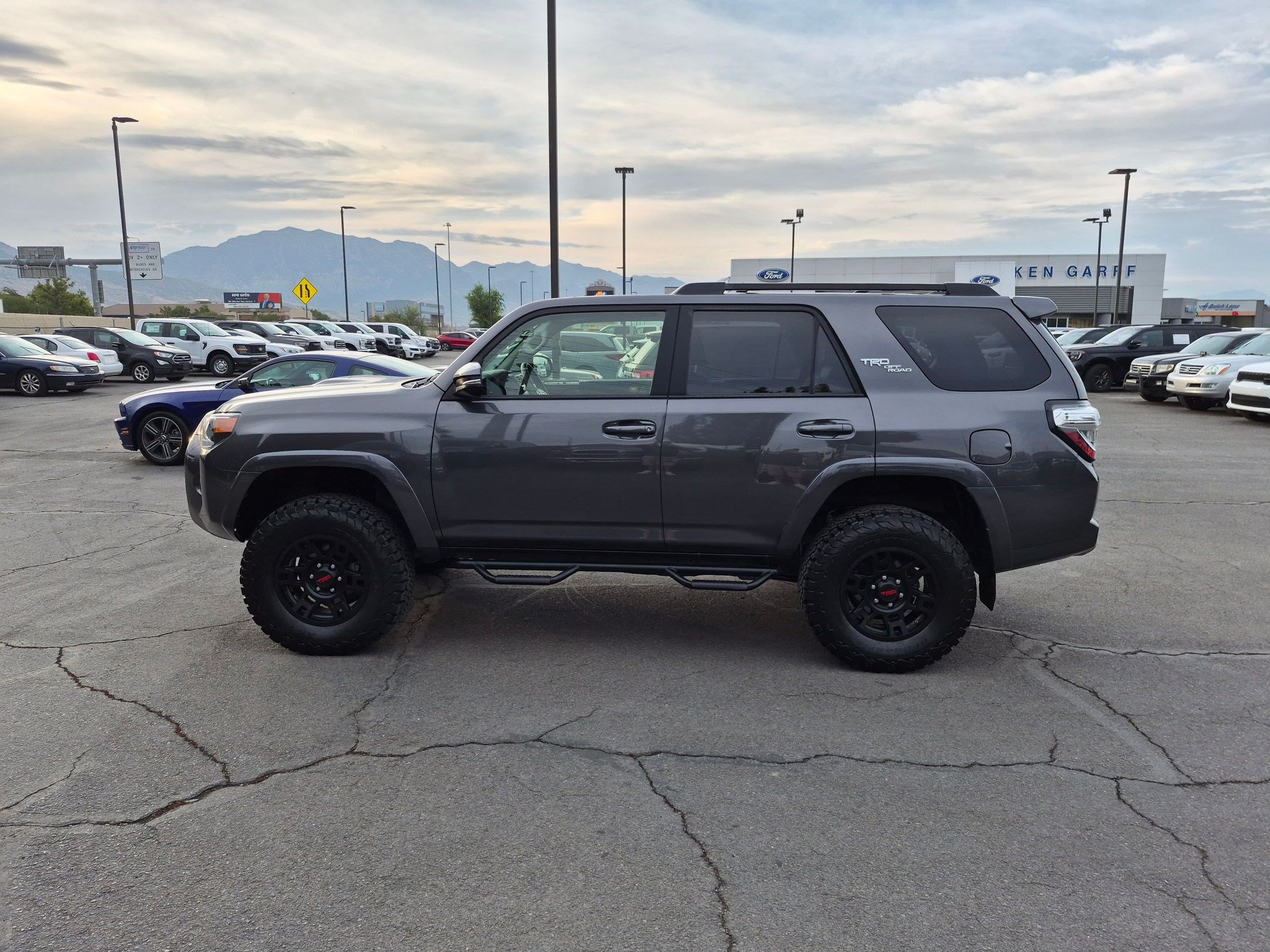 Used 2019 Toyota 4Runner TRD Off-Road Premium AWD/4WD image 9