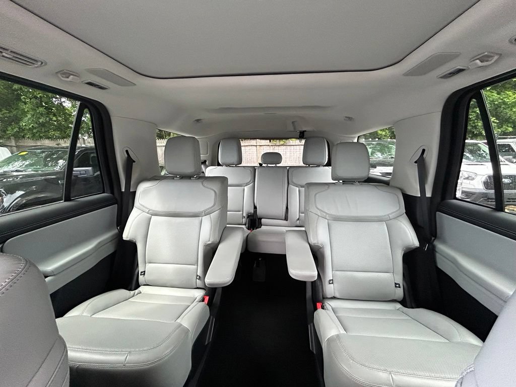 Certified 2025 Ford Expedition Platinum w/ Driver's Package AWD/4WD image 24