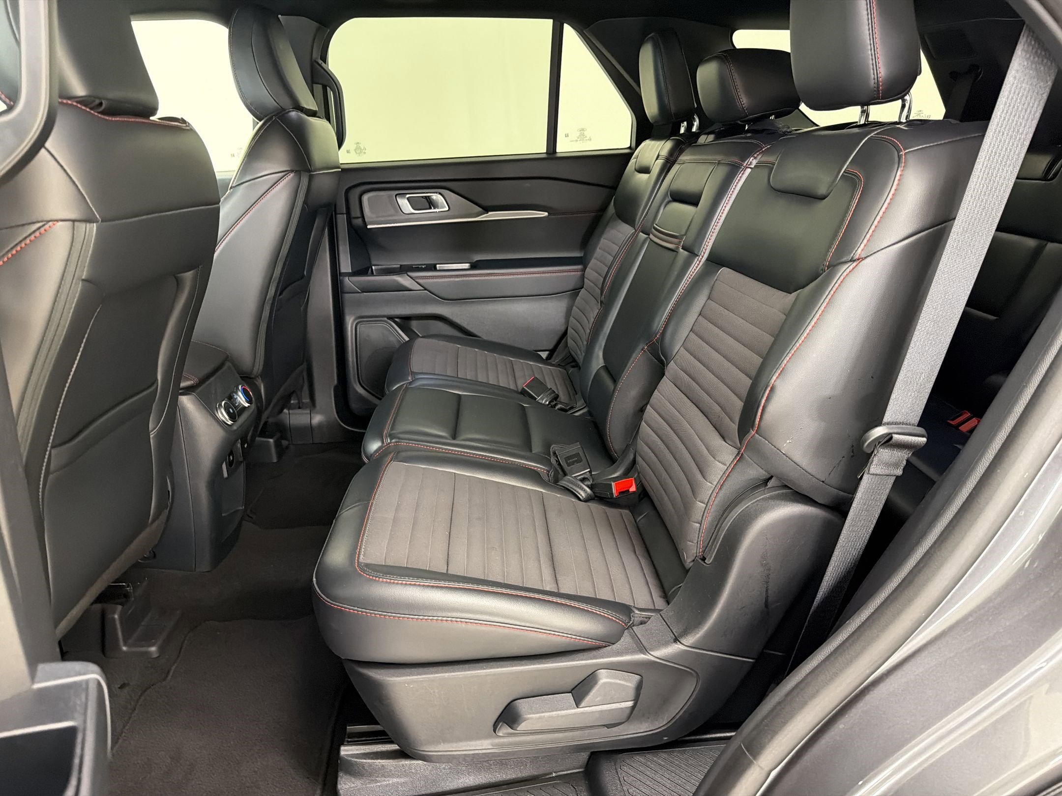 Certified 2025 Ford Explorer ST-Line w/ ST-Line Street Pack AWD/4WD image 15