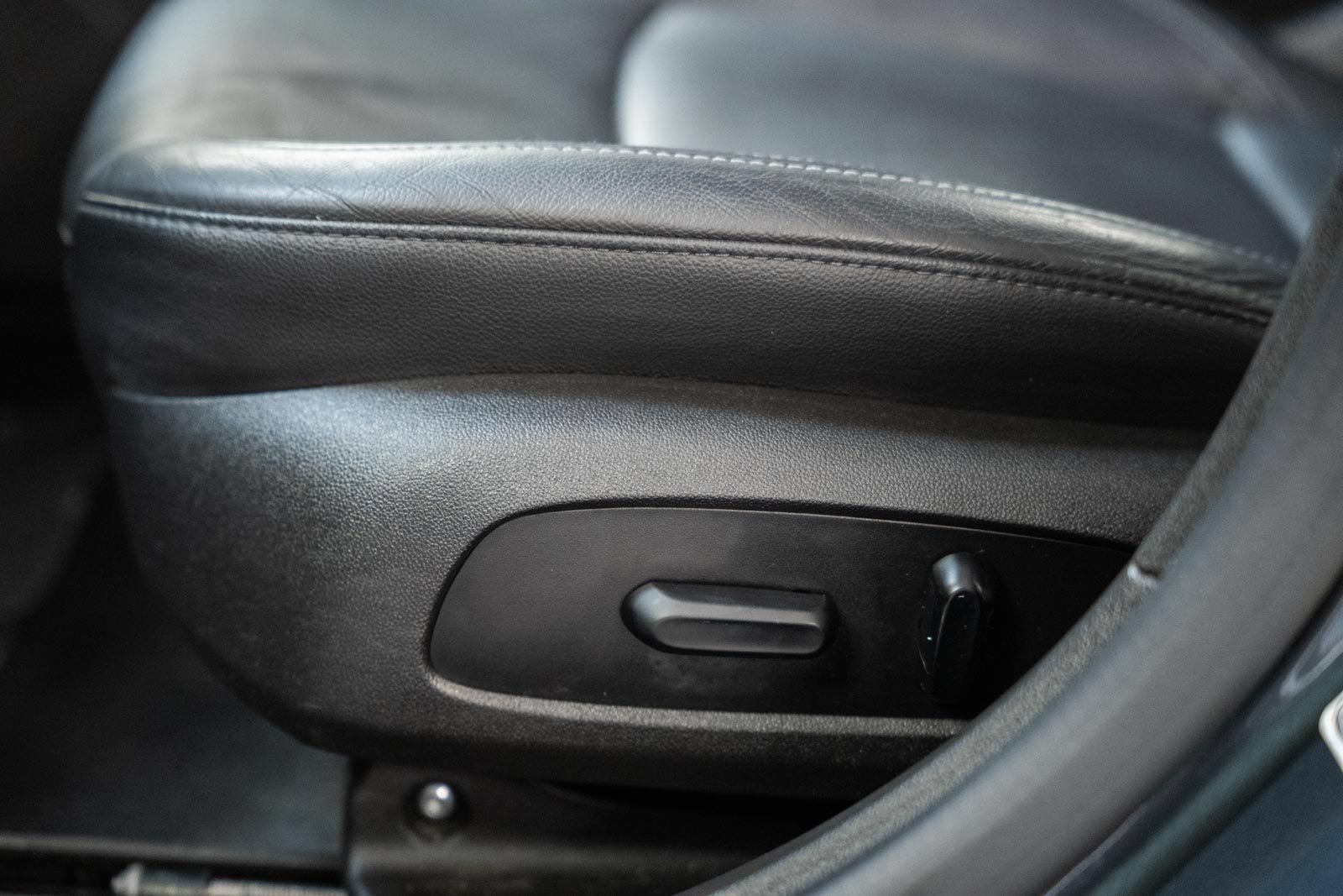 Used 2018 Chevrolet Cruze Premier FWD image 32