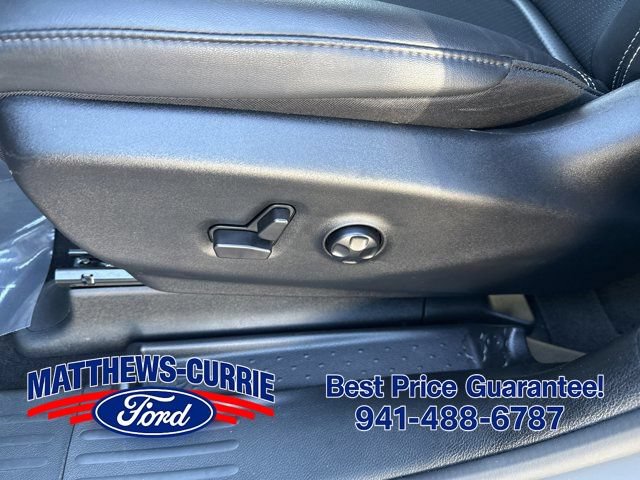 Used 2025 Chrysler Pacifica Select FWD image 10