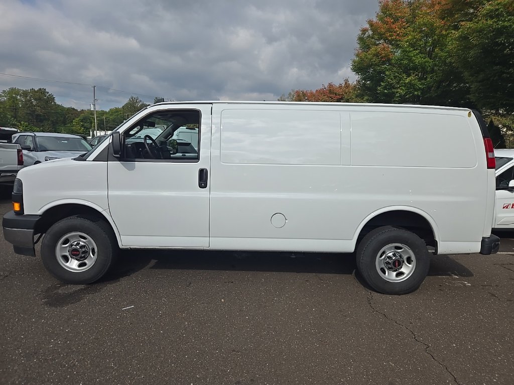 Used 2024 GMC Savana 3500 w/ Driver Convenience Package RWD image 8