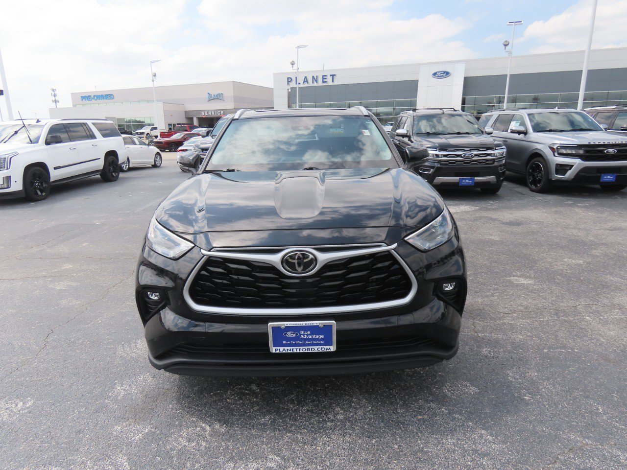 Used 2023 Toyota Highlander XLE FWD image 4