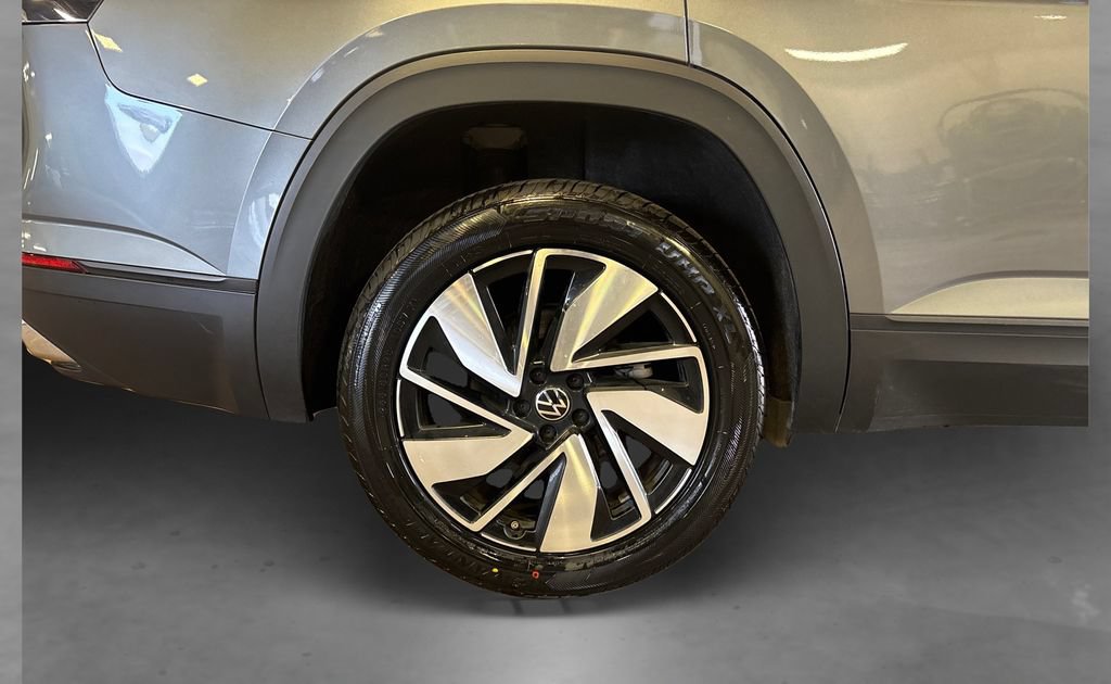 Used 2025 Volkswagen Atlas SE AWD/4WD image 17