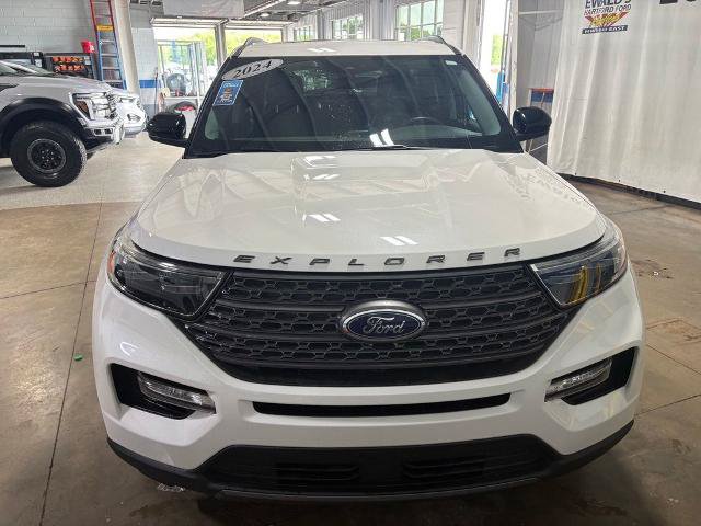 Certified 2024 Ford Explorer XLT w/ Equipment Group 202A AWD/4WD image 4