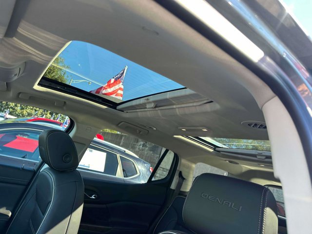 Used 2023 GMC Acadia Denali w/ Denali Ultimate Package image 21