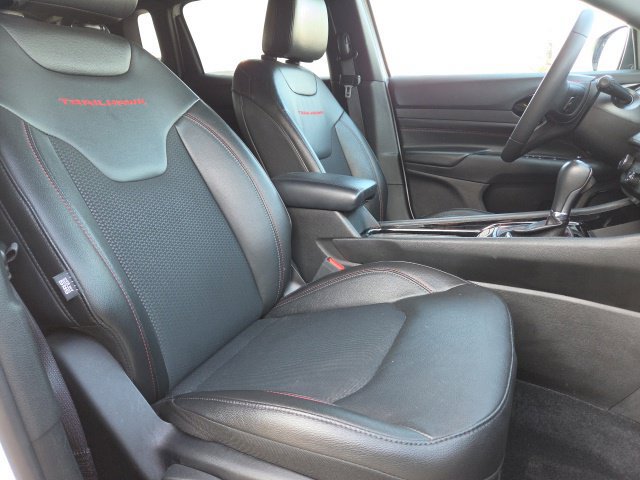 Used 2025 Jeep Compass Trailhawk AWD/4WD image 17