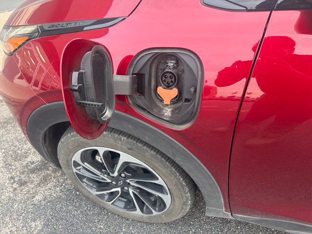 Used 2023 Chevrolet Bolt EUV Premier w/ Sun & Sound Package FWD image 25