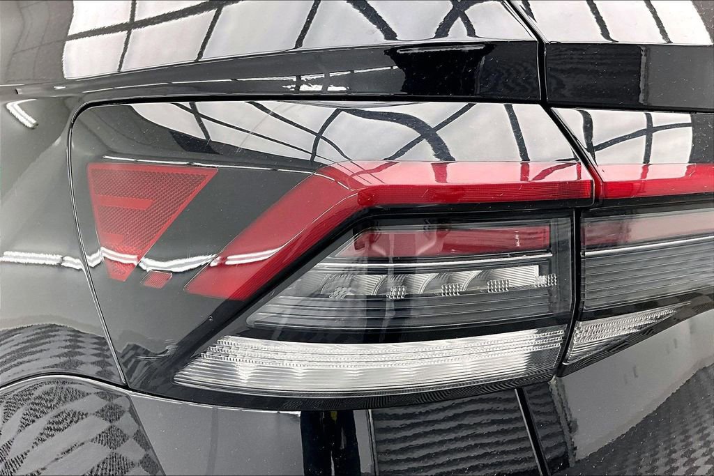 Used 2025 Volkswagen Taos SE image 30