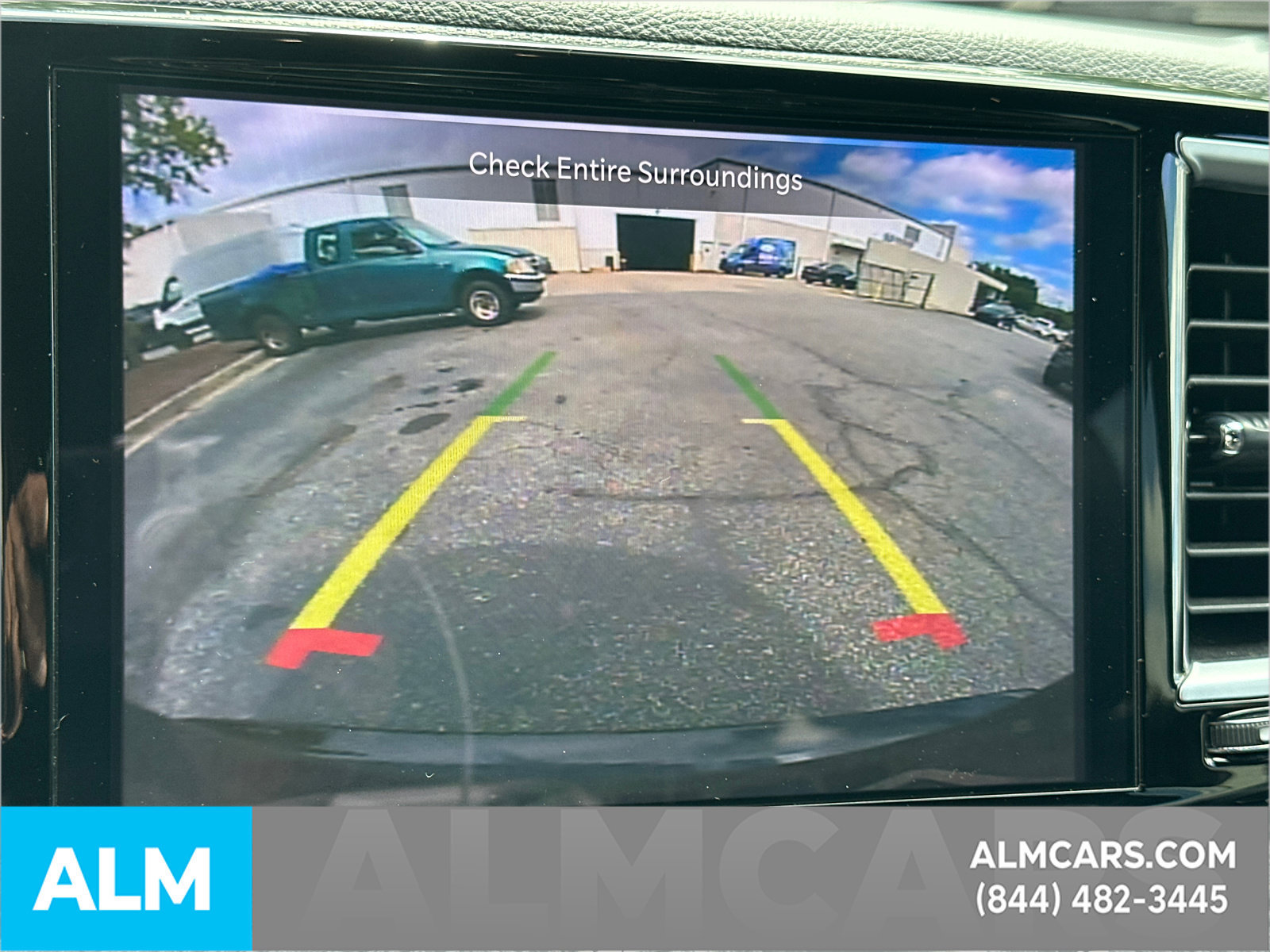 Used 2025 Chrysler Pacifica Limited FWD image 33