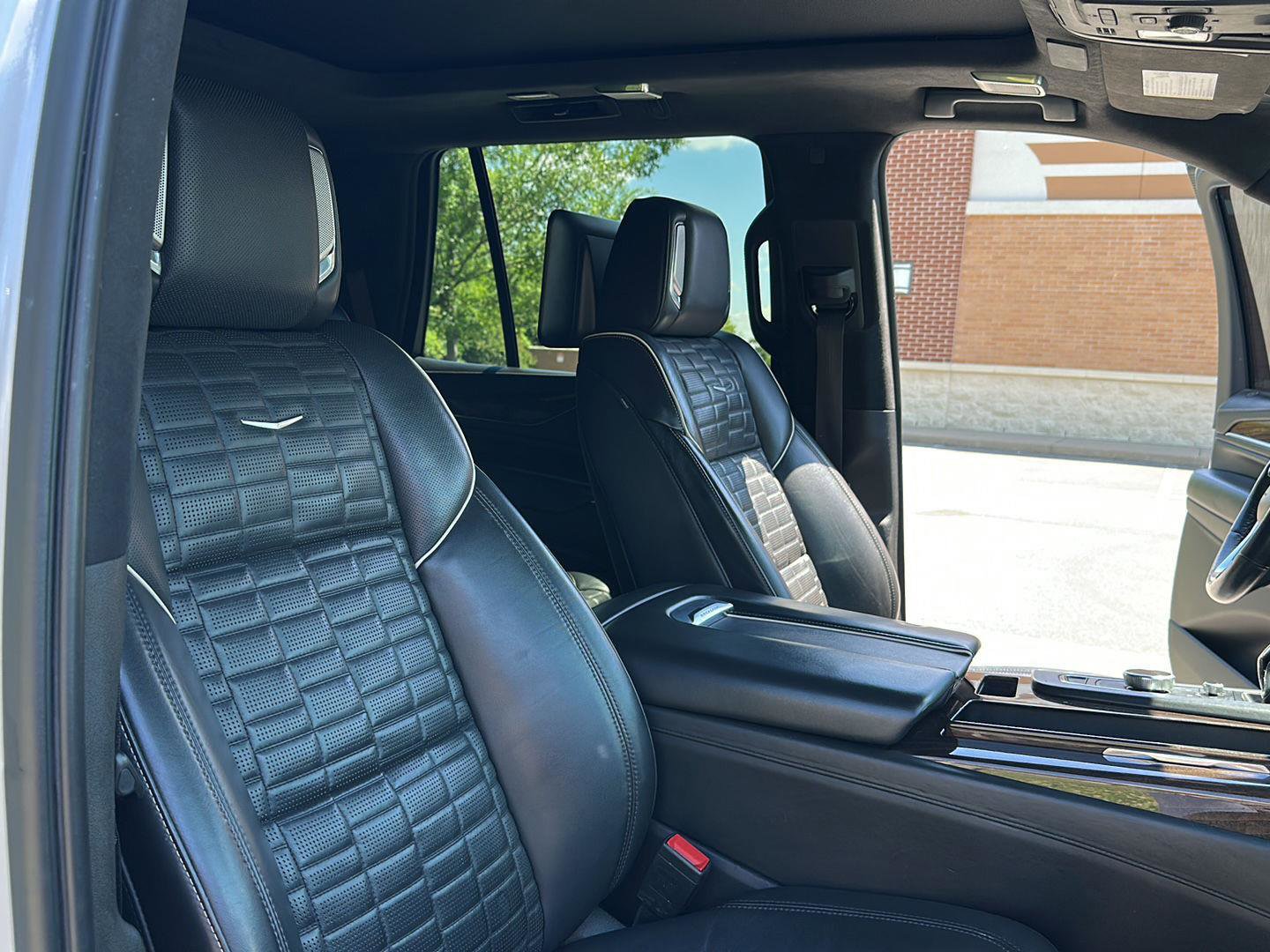 Used 2021 Cadillac Escalade Sport Platinum w/ LPO, ONYX Package AWD/4WD image 37