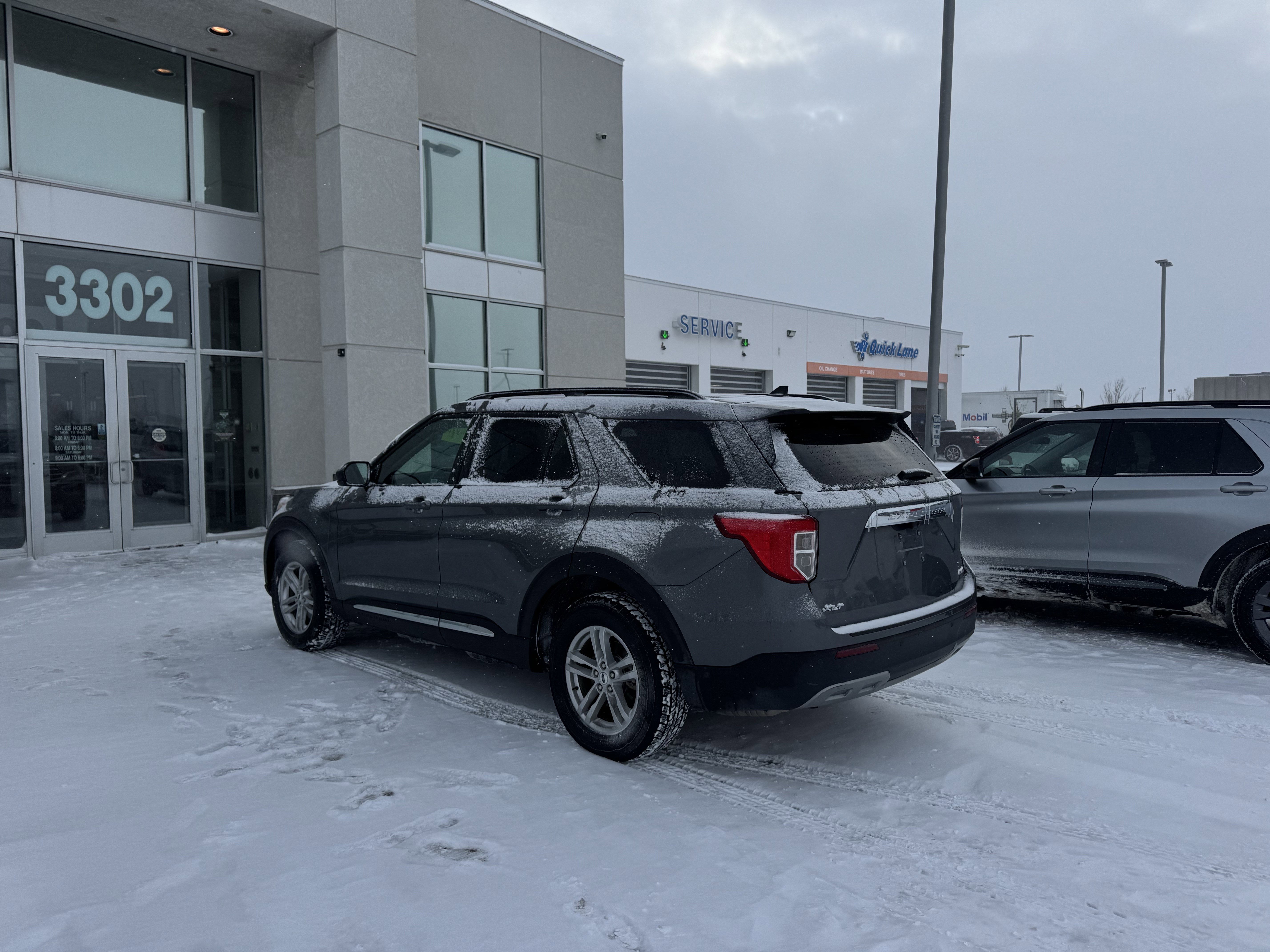 Certified 2024 Ford Explorer XLT w/ Equipment Group 202A image 3